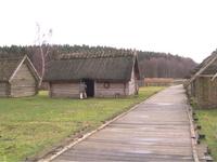slawische Wohnhäuser im 9. und 10. Jahrhunder (Nachbau in Groß Raaden bei Sternberg in Mecklenburg) slawische Wohnhäuser im 9. und 10. Jahrhunder (Nachbau in Groß Raaden bei Sternberg in Mecklenburg)