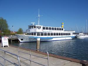 Rügen - Fahrgastschiff der Reederei Kipp