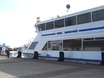 Rügen - Fahrgastschiff im Schaproder Hafen
