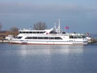 Hiddensee - Fahrgastschiff der "Reederei Hiddensee" im Vitter Hafen