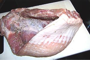 Rügen - würzen des "Falschen Gänsebraten" / Gefüllter Schweinerippenbraten Rügen - würzen des "Falschen Gänsebraten" / Gefüllter Schweinerippenbraten