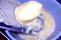 Rügen - Kartoffeln reiben für graue Klöße